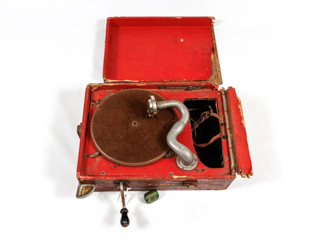 Vitrola - acervo do Museu Histórico Visconde de São Leopoldo - foto ©2025 Nilton Santolin